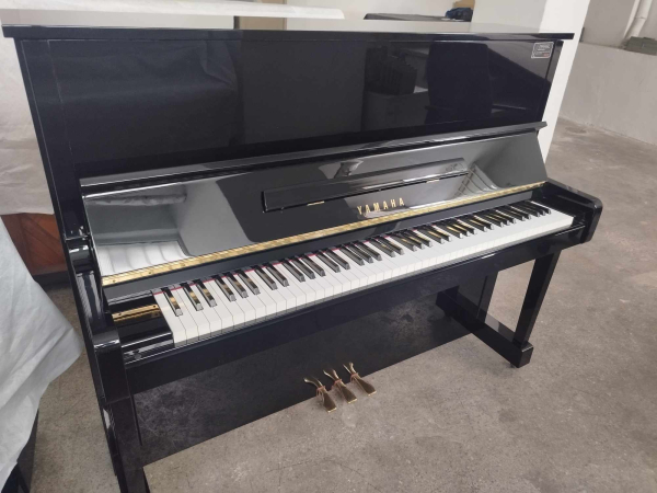 Πιάνο YAMAHA MC10A.