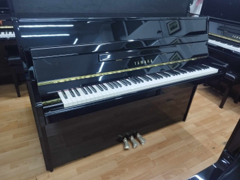 &Pi;&iota;ά&nu;&omicron; ό&rho;&theta;&iota;&omicron; YAMAHA M 108